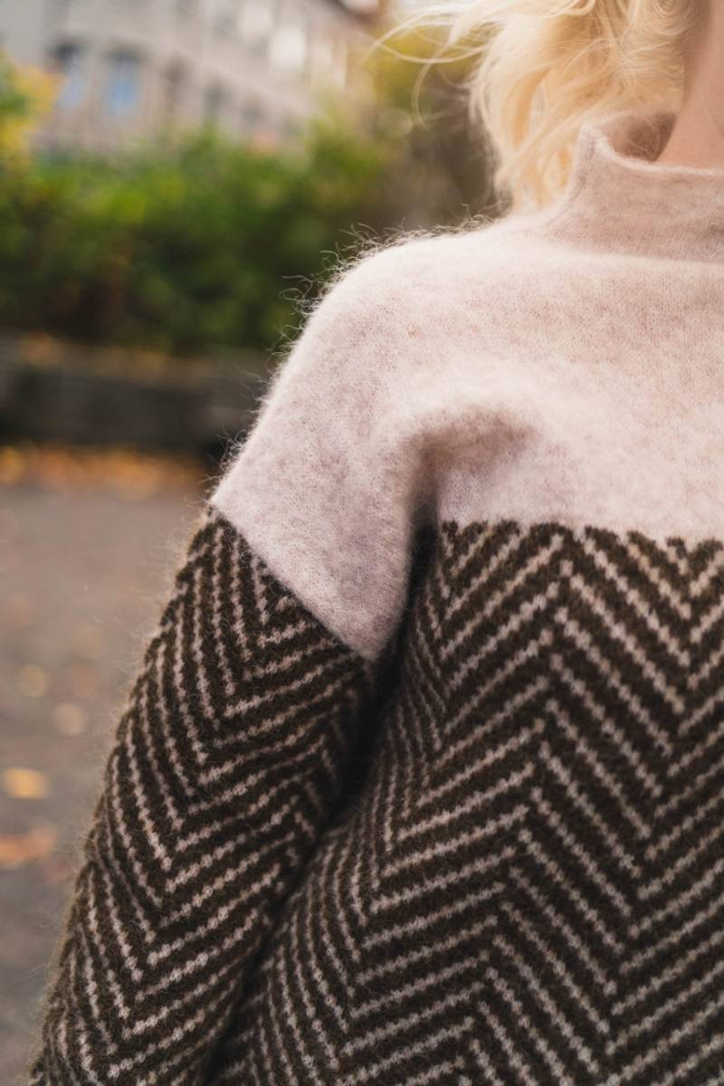 Women's Cashmere Blend Jumper with Roll Neck